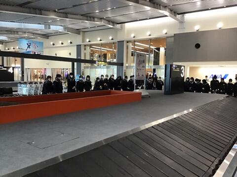 手荷物受け取り中