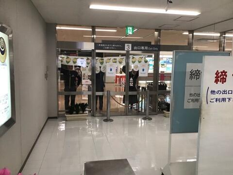 手荷物受け取り中