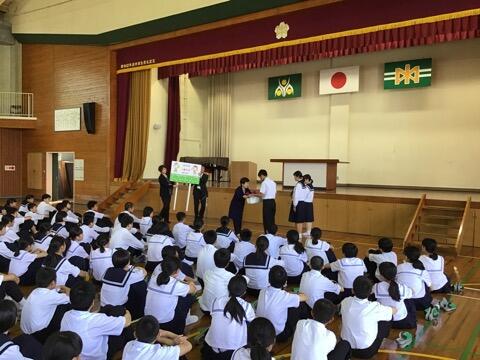 人権の花贈呈式