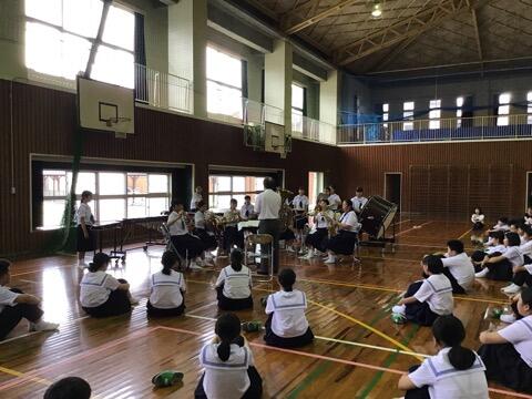 吹奏楽部の演奏