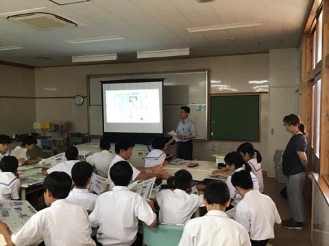 学校に宮日新聞がやってきた