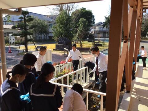 花植えのボランティア