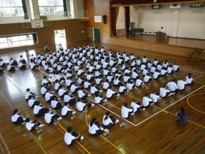 全校集会のようす