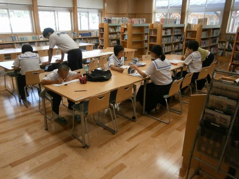 図書室でのサマースクールのようす