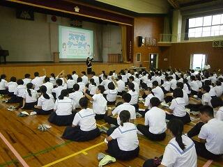 スマホケータイ安全教室のようす