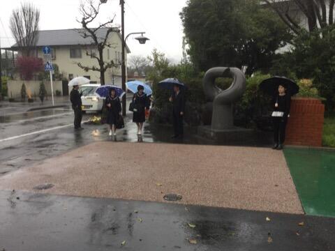 元気に登校しています