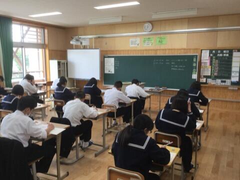 学力調査実施中