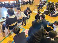 スクールワイドＰＢＳをテーマとしたディベートの様子