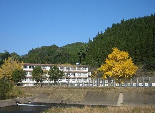 酒谷中学校遠景