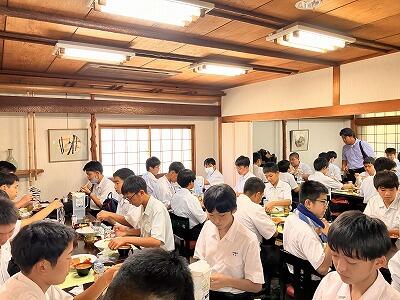 昼食の様子です