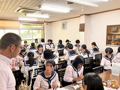 昼食の様子です