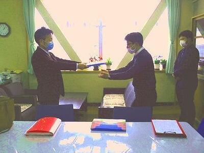 新規採用記念品授与