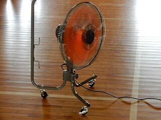 体育館の扇風機 体育館の扇風機