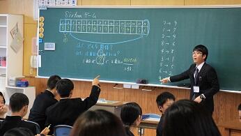 2年2組の参観授業(数学)の様子 2年2組の参観授業(数学)の様子