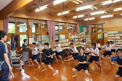 やっこ踊りの練習 やっこ踊りの練習