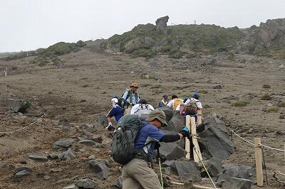 第2の難関 高千穂峰へ 第2の難関 高千穂峰へ