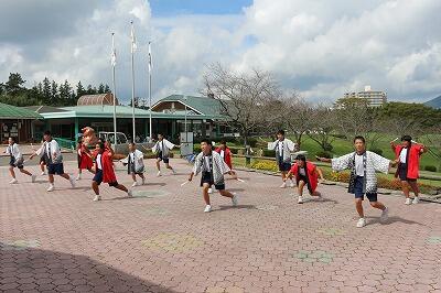 足湯広場で 足湯広場で