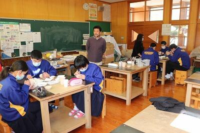 絵付け作業 絵付け作業