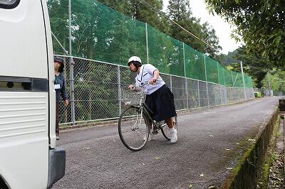 停車中の車は危険がいっぱい 停車中の車は危険がいっぱい
