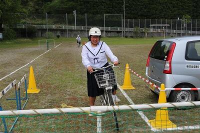 止まったら左右を確認 止まったら左右を確認