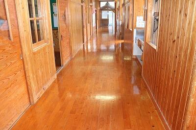 ピカピカの廊下です ピカピカの廊下です