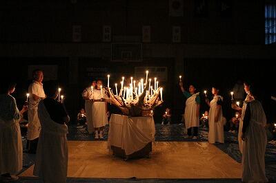 夜は室内でキャンドルサービス 夜は室内でキャンドルサービス