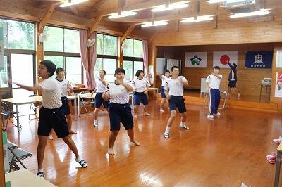 ダンスの練習 ダンスの練習