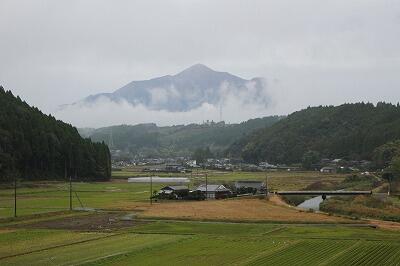 下川内公民館から見る高千穂峰 下川内公民館から見る高千穂峰