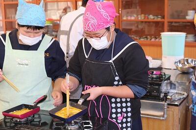 卵焼きづくり 卵焼きづくり