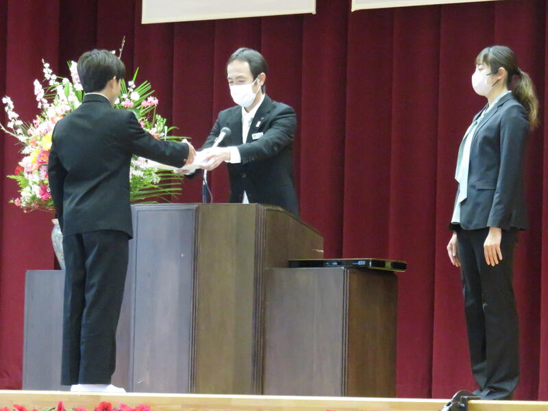 卒業記念品授与