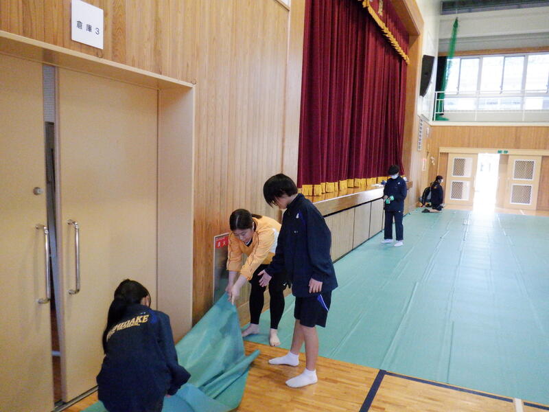 前日準備(体育館設営１)