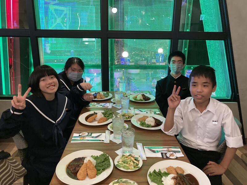 夕食「ハードロックカフェ」にて