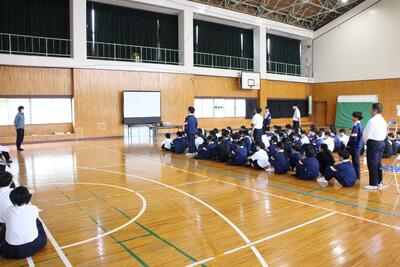 ⑧　軟式野球部激励