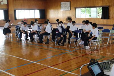 学級ごとに話合い中