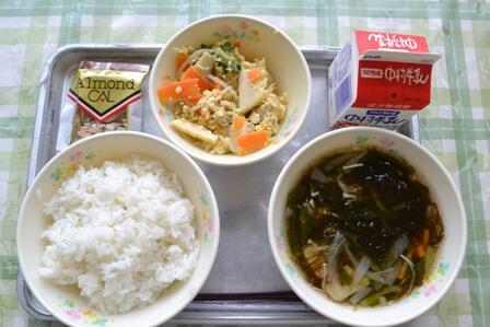 麦ごはん・もずくスープ・ゴーヤチャンプル・アーモンドカル・牛乳