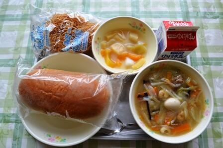 減量黒糖パン・長崎皿うどん・ミルク寒天フルーツ・牛乳