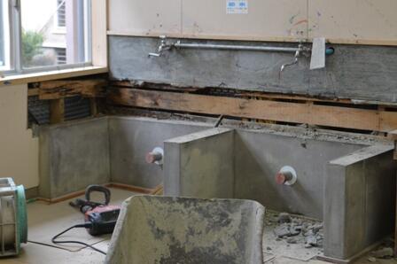 美技術室の手洗い場の写真