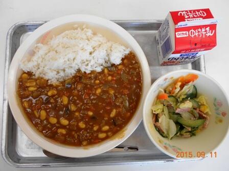 麦ごはん・キーマカレー・フレンチサラダ・牛乳