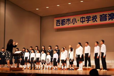 市民会館のステージで