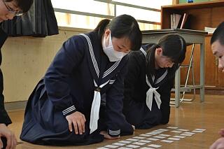 百人一首大会の写真