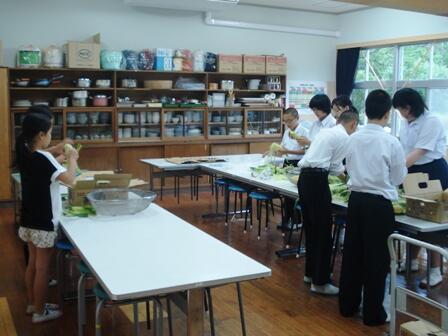 トウモロコシの皮むき