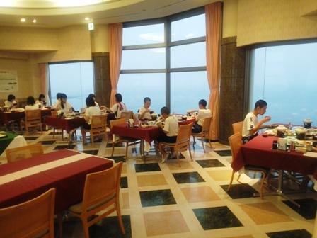 ホテルにて ホテルにて