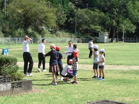 10/7　昼休みの運動場で