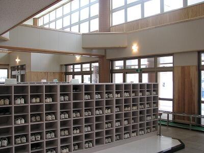 靴箱、生徒玄関です。