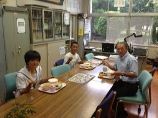 外山校長先生と会食中