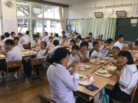 学校訪問での会食