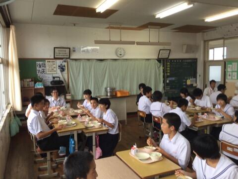 学校訪問での会食