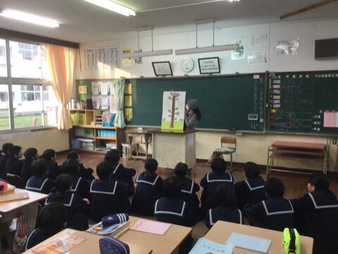 絵本の読み聞かせ