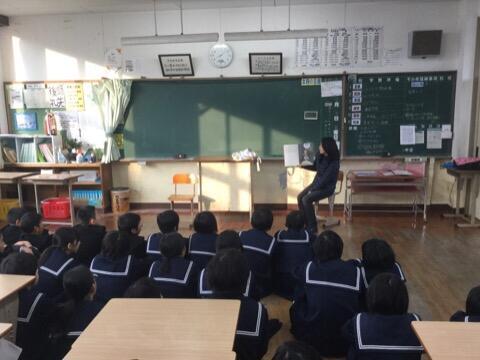 絵本の読み聞かせ