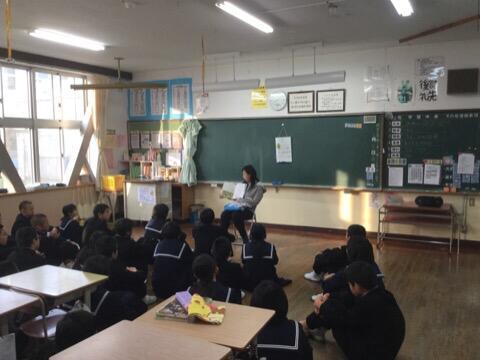 絵本の読み聞かせ